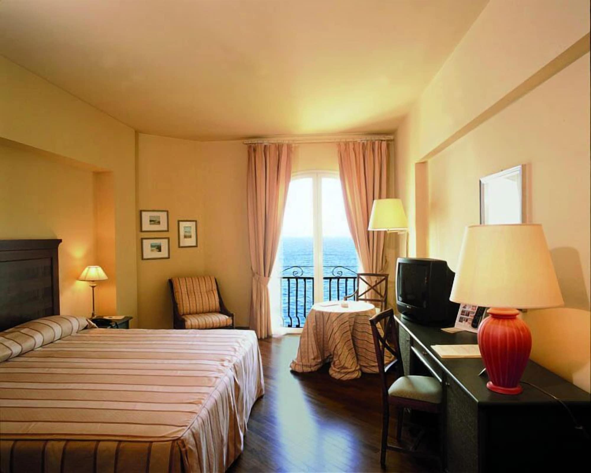 Grand Hotel Baia Verde Cannizzaro Екстериор снимка