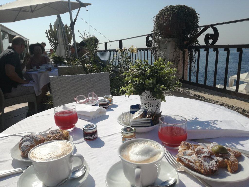 Grand Hotel Baia Verde Cannizzaro Екстериор снимка